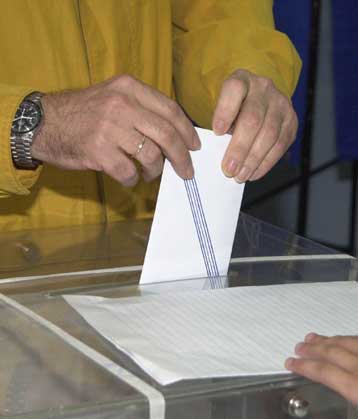 Δήμαρχοι και νομάρχες από την πρώτη Κυριακή με 42%