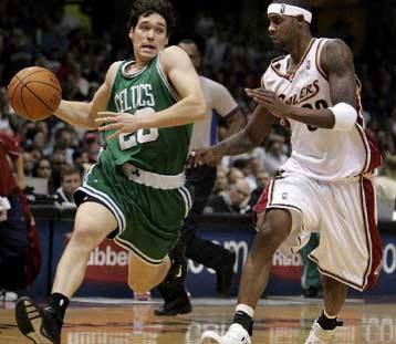 Όγδοη σερί νίκη για το Κλίβελαντ με πρωταγωνιστή τον ΛεΜπρόν Τζέιμς