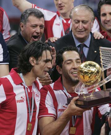 Η ευρωπαϊκή επιτυχία του Ολυμπιακού στο βόλεϊ και η αποτυχία της εθνικής