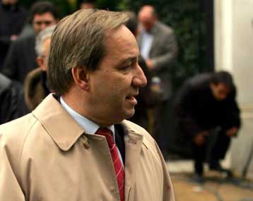 Αυξήσεις στους έμμεσους φόρους και τη φορολογία των ακινήτων το 2006