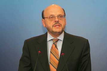 «Κλεφτοπόλεμος» κυβέρνησης – ΠΑΣΟΚ για τις πρόωρες εκλογές