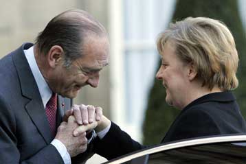 Έχουμε κοινό όραμα για την Ευρώπη, τονίζουν Μέρκελ και Σιράκ