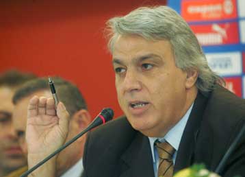 Για ομάδες-δορυφόρους και απροκάλυπτη νοθεία κάνει λόγο ο Β. Μητρόπουλος