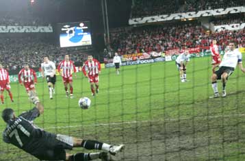 Εννέα χρόνια και 28 αγώνες χωρίς εκτός έδρας νίκη για τον Ολυμπιακό