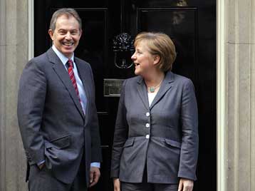 Σε καλό κλίμα η συνάντηση Μέρκελ-Μπλερ χωρίς αναφορές στο «αγκάθι» του προϋπολογισμού