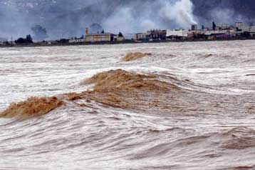 Σοβαρά προβλήματα από την κακοκαιρία σε Πελοπόννησο και Αττική