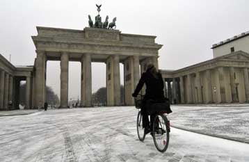 Σφοδρό κύμα κακοκαιρίας σαρώνει και τη βορειοδυτική Ευρώπη