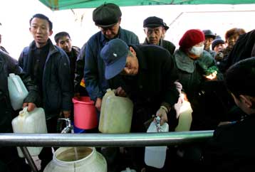 Αγωνία για 4 εκατ. κατοίκους της πόλης Χαρμπίν, που μολύνθηκε από τοξικά