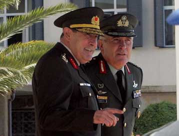 Δεν πραγματοποιείται εντός του 2005 η επίσκεψη του αρχηγού ΓΕΣ στην Τουρκία