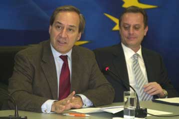 Ανοικτό το ενδεχόμενο πώλησης πακέτου της Εμπορικής από Credit Agricole και ΔΕΚΑ