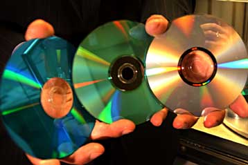 Δίσκος ολογραφικής μνήμης κοιτά το DVD αφ υψηλού