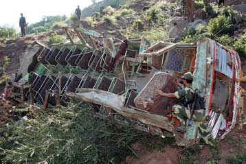 Τραγικό δυστύχημα με δύο λεωφορεία σε κρατίδιο της Ινδίας – Τουλάχιστον 80 νεκροί