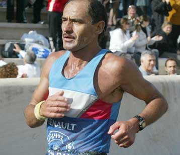 Ο Γιάννης Κούρος έτρεξε από τη Γη έως τη Σελήνη…