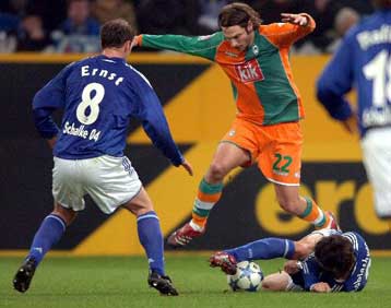 Έπεσε στην τρίτη θέση η Βέντερ με ήττα από τη Σάλκε