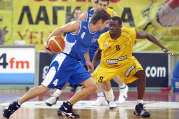 Έσπασε το αήττητο του Ολυμπιακού στη Λάρισα-Πέρασε από το Αλεξάνδρειο ο Πανελλήνιος