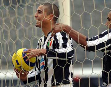 Διατήρησε τη διαφορά η Γιουβέντους, έχασε έδαφος η Φιορεντίνα στο «Ολίμπικο»