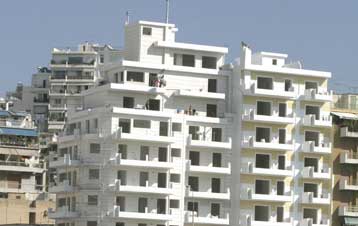 «Γρηγορόσημο» και συνωστισμός στις Πολεοδομίες για την απαλλαγή από τον ΦΠΑ