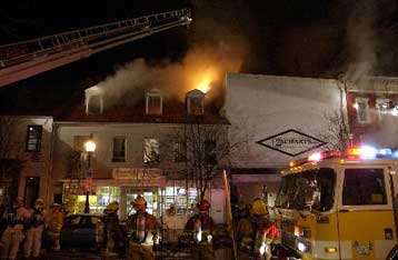 Εννέα νεκροί σε δύο πυρκαγιές στις Φιλιππίνες