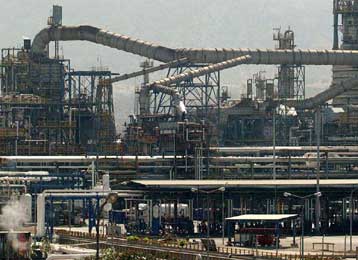 Πέντε τραυματίες από έκρηξη σε αγωγό των ΕΛ.ΠΕ. στη Νέα Πέραμο