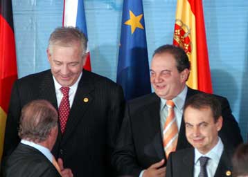 Κοινωνικού χαρακτήρα η συνάντηση του Κ.Καραμανλή με τον Τούρκο πρωθυπουργό