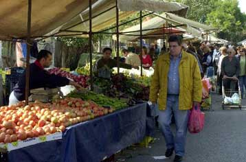 Ανατιμήσεις στις λαϊκές αγορές λόγω… κακοκαιρίας