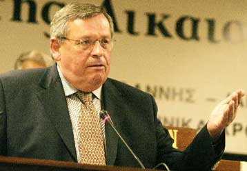 Πρόταση νόμου για τις σχέσεις Κράτους – Εκκλησίας φέρνει στη Βουλή ο Στ.Μάνος