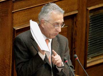 Για κοινωνική αναλγησία κατηγορεί την κυβέρνηση το ΠΑΣΟΚ