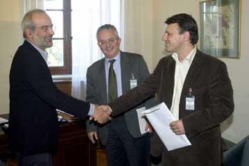 Στη Βουλή θα φέρει ο ΣΥΝ νομοσχέδιο για τις σχέσεις Εκκλησίας-Πολιτείας