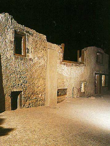 Καβγάς πάνω από τα χαλάσματα του νέου στεγάστρου στο Ακρωτήρι