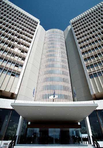 Ριζικές ανατροπές στη λειτουργία και τις εργασιακές σχέσεις των ΔΕΚΟ