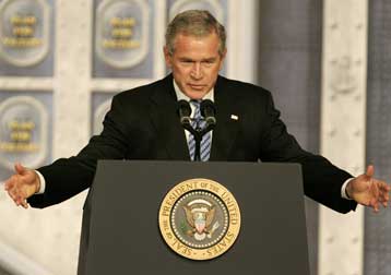 Δεν δέχομαι τίποτα λιγότερο από την ολοκληρωτική νίκη στο Ιράκ, τονίζει ο Μπους