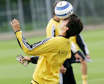 Εως τις 7 Δεκεμβρίου πρέπει Ολυμπιακός και ΑΕΚ να καταθέσουν υπομνήματα για Κονέ