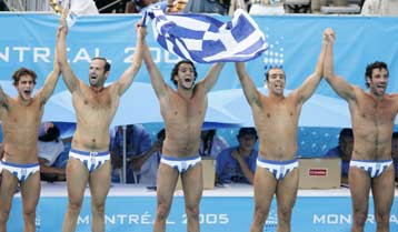 Παρέμειναν στον αφρό οι εθνικές πόλο ανδρών και γυναικών