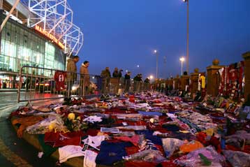 Πρόκριση στα προημιτελικά για Γουίγκαν, «Μπόρο», Μπλάκμπερν και Γιουνάιτεντ