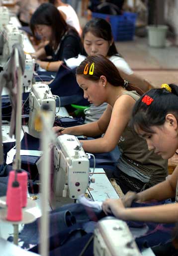 Βίαιες ανακατατάξεις στη κλωστοϋφαντουργία από την «εισβολή» της Κίνας