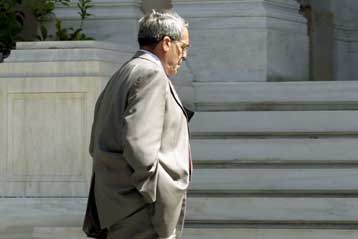 Να υποβάλει παραίτηση κάλεσε τον Γ.Παλαιοκρασσά ο πρωθυπουργός