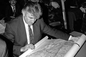 Πληροφορίες για επικείμενη παράδοση των Κάρατζιτς και Μλάντιτς στο ICTY