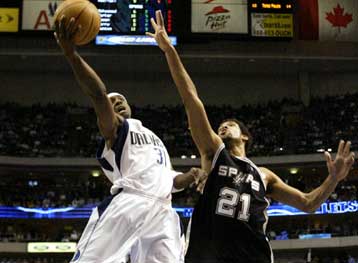 Συνέχισαν με νίκη οι Σπερς, αυτή τη φορά κόντρα στην ομάδα του Ντάλας με 92-90