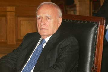 Επίτιμος πρόεδρος του σωματείου «Ελληνική Γλωσσική Κληρονομιά» ο Κάρολος Παπούλιας