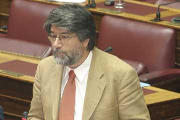 Στη Βουλή οι καταγγελίες ΠΑΣΟΚ περί αποκλεισμού «μη γαλάζιων παιδιών» από τους ΕΠΟΠ