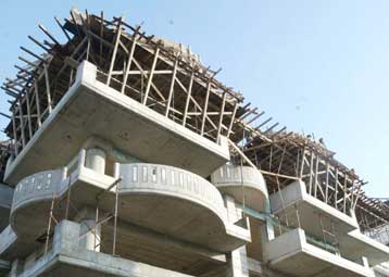 Πρόσθετοι φόροι και αντικίνητρα «βαραίνουν» το θεσμό της αντιπαροχής