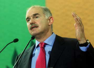 Ανανέωση χωρίς αποκοπή από τις ρίζες ζητά η εκλογική βάση του ΠΑΣΟΚ