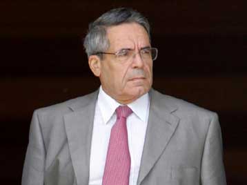 Σε θέση «μάχης» η κυβέρνηση εν όψει της συνέντευξης Παλαιοκρασσά