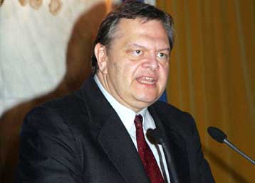 Δεν χωρούν φαινόμενα αλαζονείας στην ανανέωση του ΠΑΣΟΚ, διαμηνύει ο Ευ.Βενιζέλος