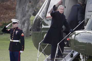 Έναν πρόεδρο «τελείως διαφορετικό» από τον Μπους επιθυμεί το 60% των Αμερικανών