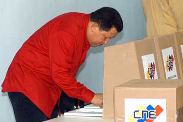 Απόλυτη κυριαρχία Τσάβες στις εκλογές για τη νέα Βουλή της Βενεζουέλας