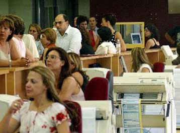 Αυξημένες κατά 15,1% κρατήσεις φόρου στους μισθούς το 2006