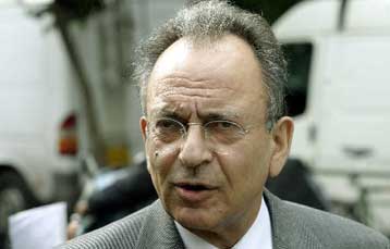 Η κυβέρνηση στηρίζει τον υπουργό Ανάπτυξης – Αμεση απάντηση Σιούφα σε Παλαιοκρασσά