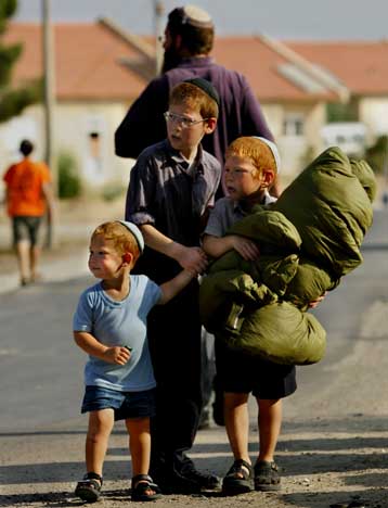 Η «απελευθέρωση» της Γάζας, ο «σεισμός» Σαρόν και η νέα εποχή Αμπάς