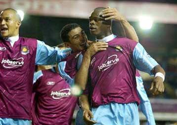 Εκτός έδρας νίκη για τη Γουέστ Χαμ, 2-1 τη Μπέρμιγχαμ